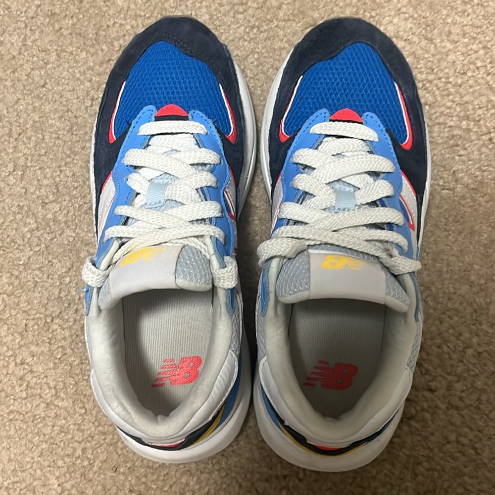 New Balance 5740 casual sneakers - size 7